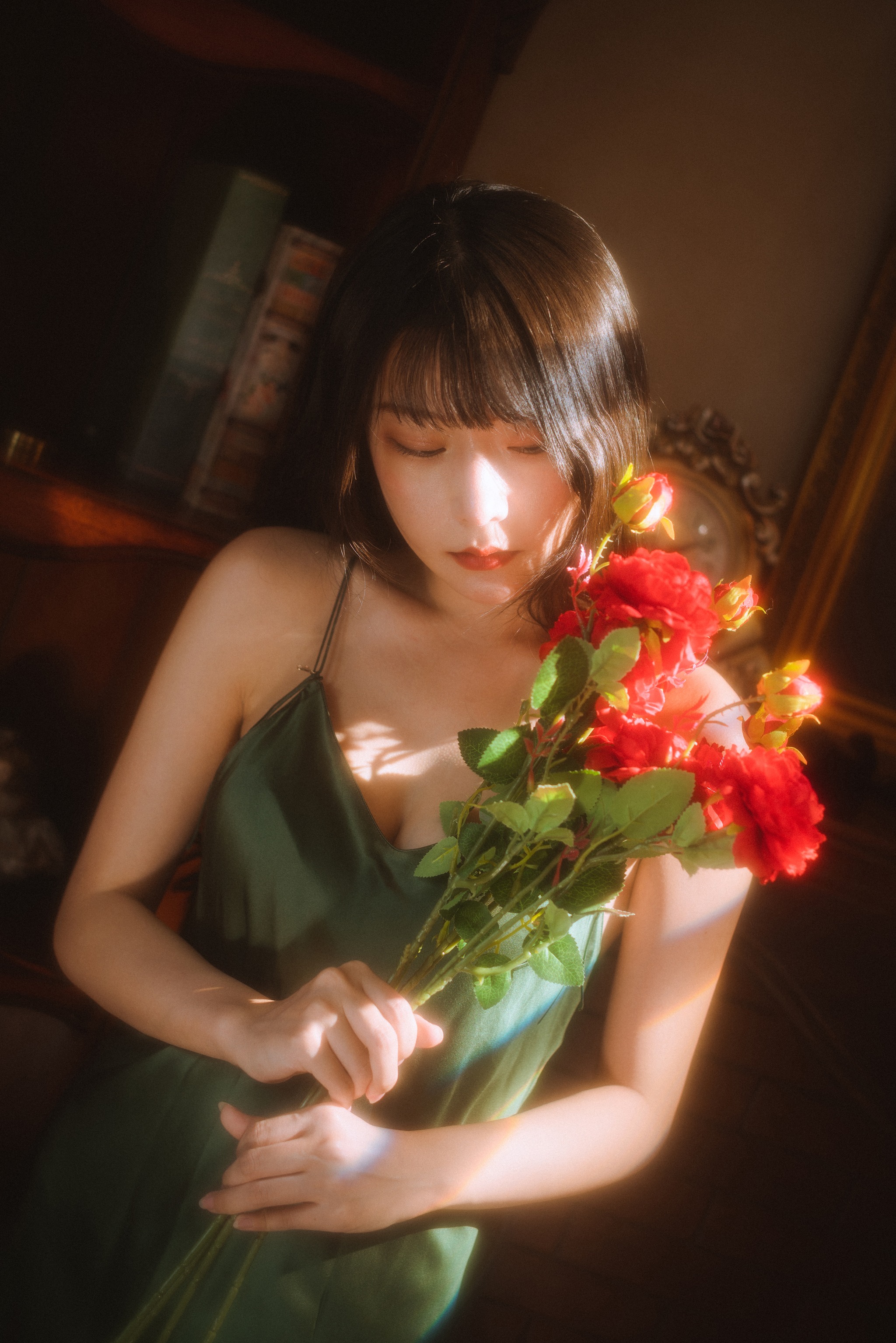 香草喵露露 - NO.048 杨枝甘露 绿色连衣裙 [45P1V]-XikXak